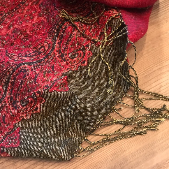 Red and Green Thin Wrap/Shawl or Oversized Scarf - Picture 3 of 4